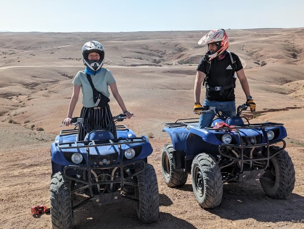 Parada de té bereber durante la actividad de quad en Agafay